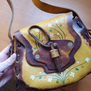 Vintage leather purse with floral detail
